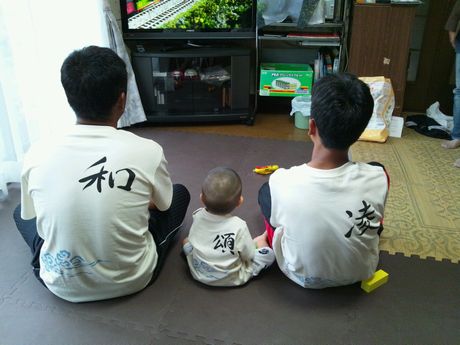 雲をあしらったTシャツ